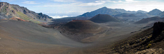 Ka Luu o Ka Oo Krater (links)