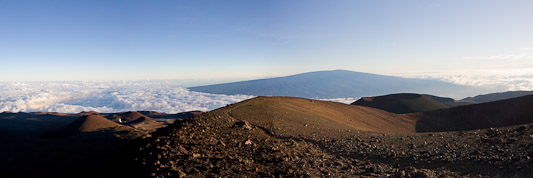 Blick vom Gipfel zum Mauna Loa
