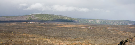 Blick vom Mauna Ulu zum Makaopuhi Krater
